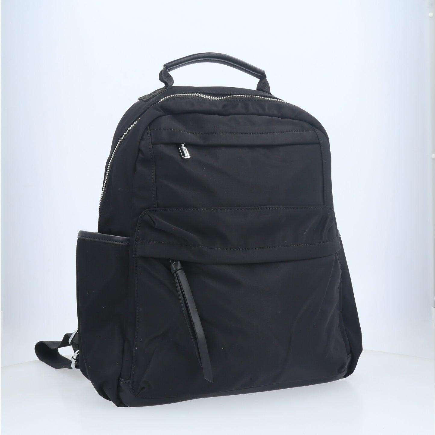 Mochila em Nylon com Bolso Frontal e Traseiro Preto