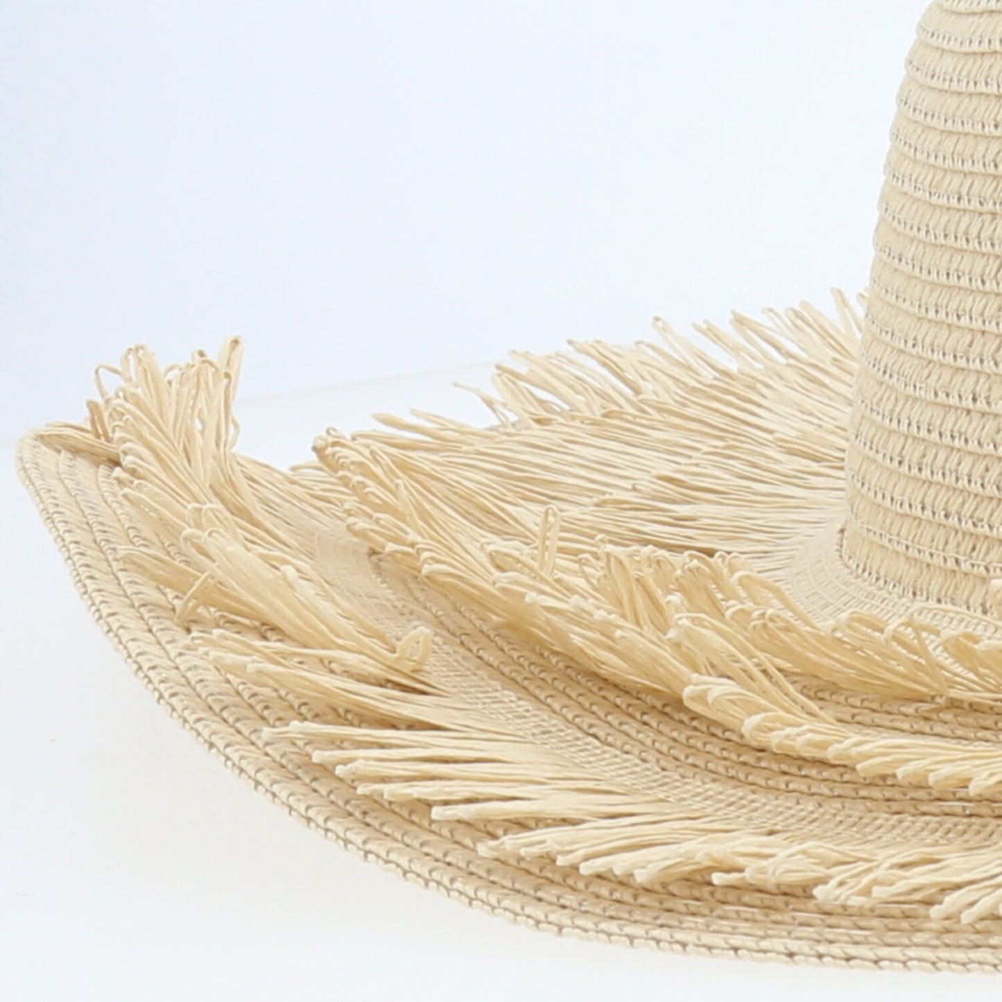 Chapéu de Praia Estilo Riviera com Aba Desfiada Bege