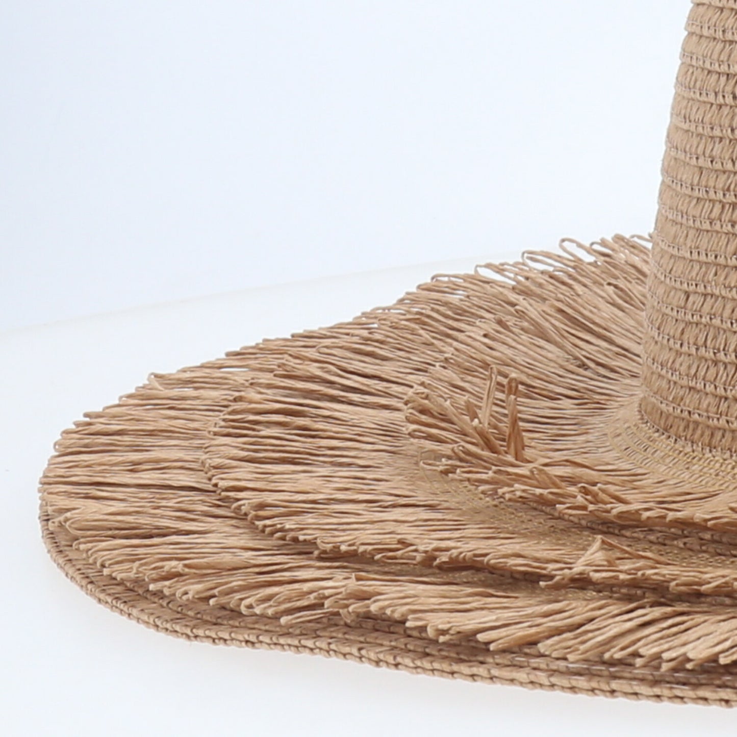 Chapéu de Praia Estilo Riviera com Aba Desfiada Caramelo