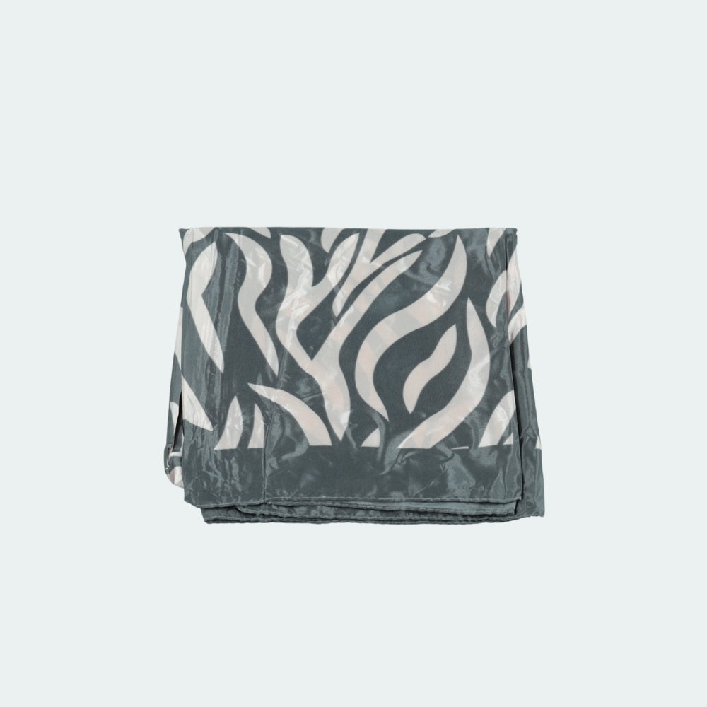 Lenço de Cetim Estampa Animal Print Cinza