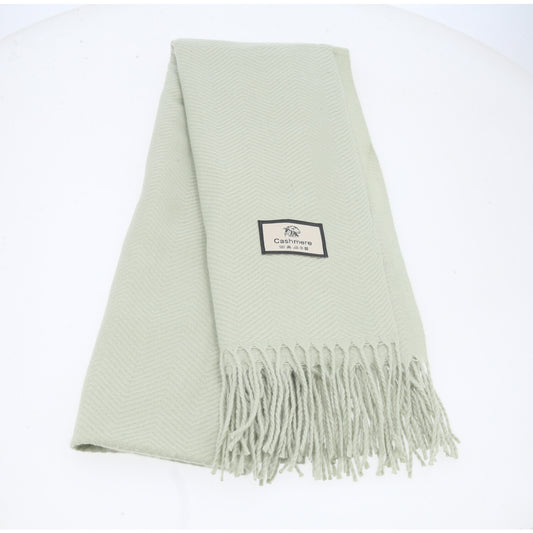 Cachecol em Tecido com Estampa Lisa e Franjas Verde