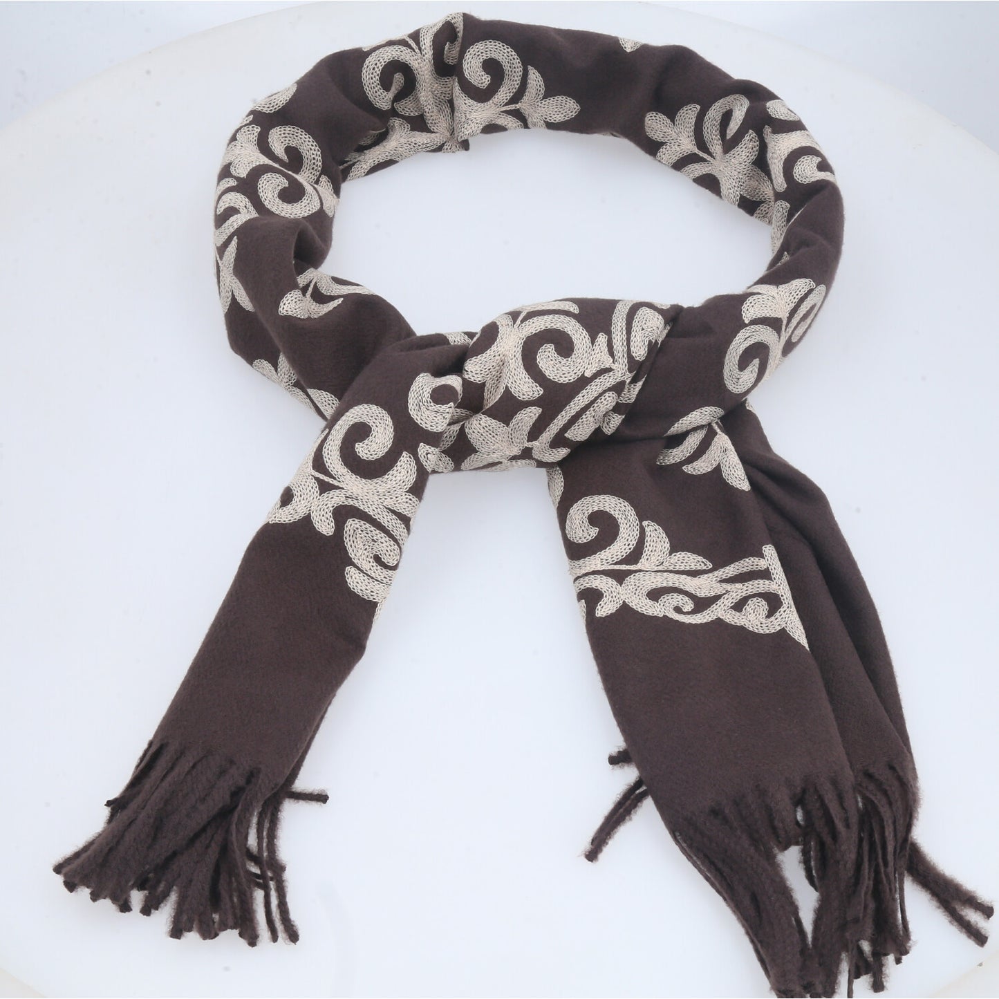 Cachecol Bordado Floral com Franjas Marrom