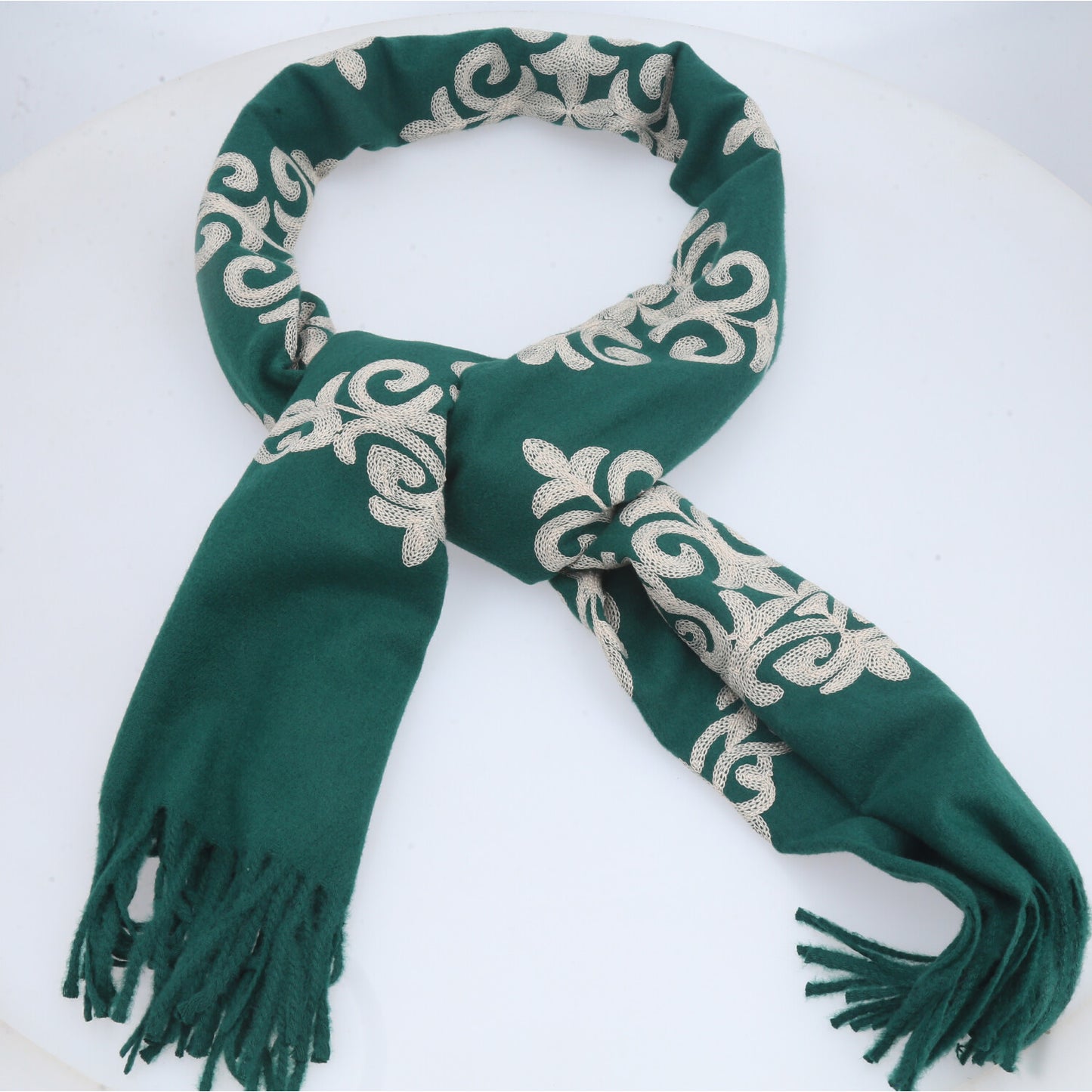 Cachecol Bordado Floral com Franjas Verde