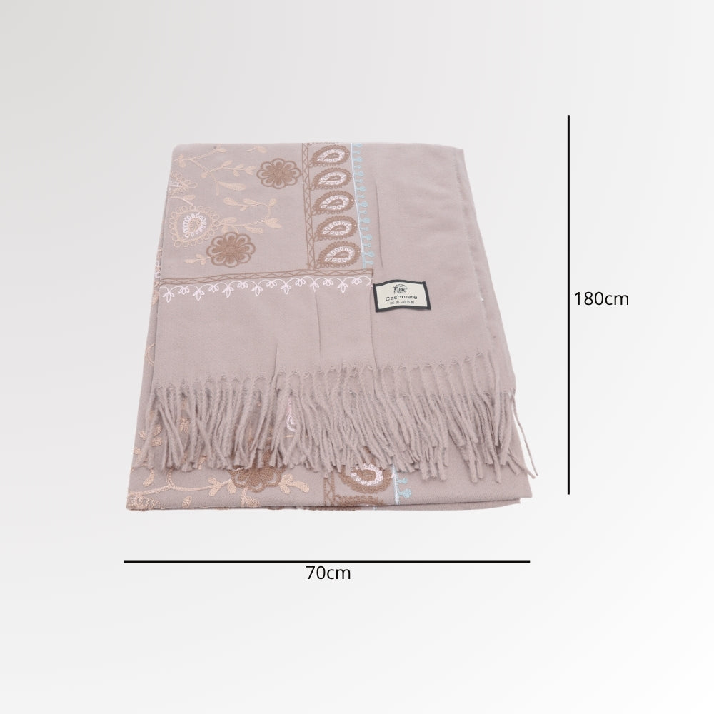 Cachecol com Estampa de Paisley Floral e Acabamento em Franjas Bege