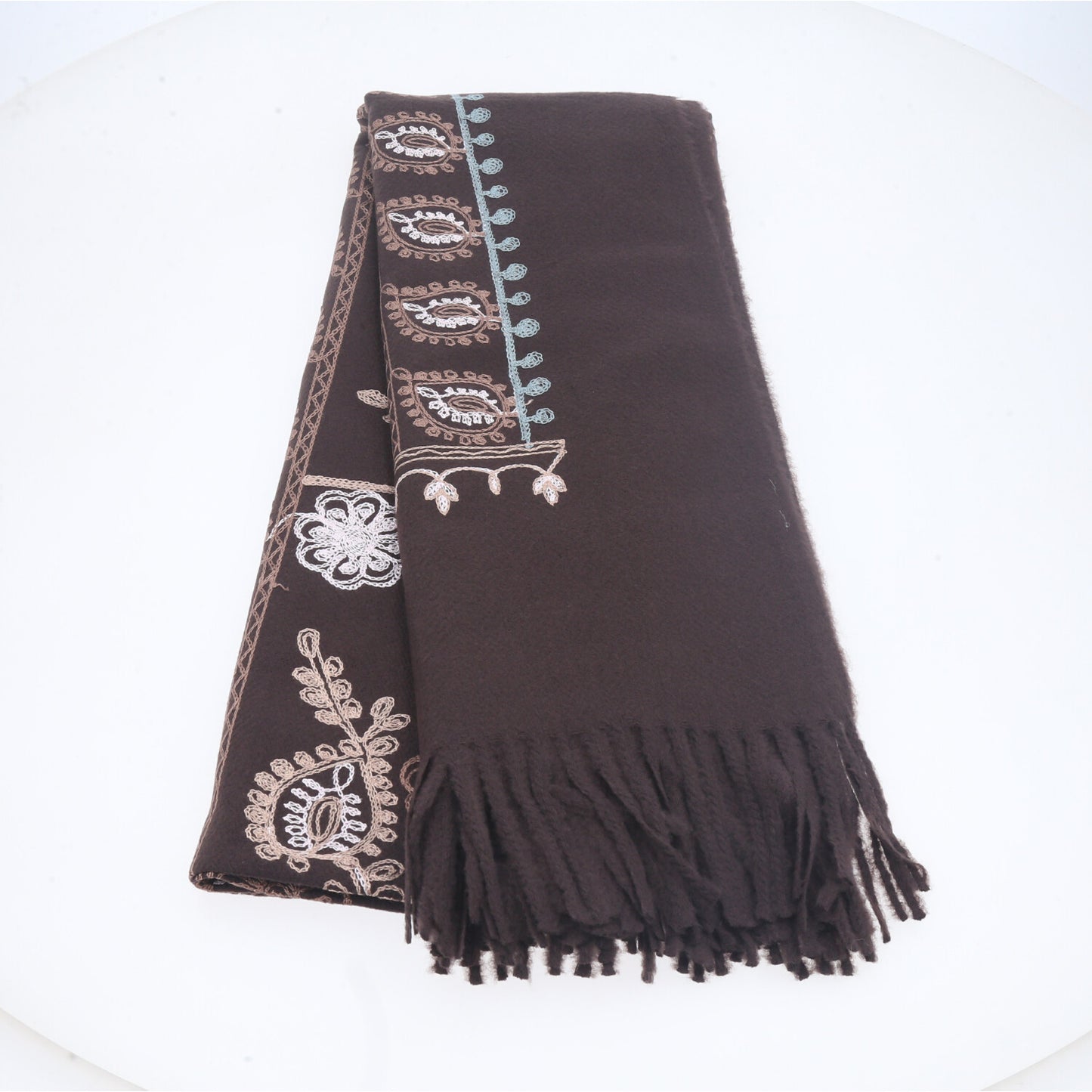Cachecol com Estampa de Paisley Floral e Acabamento em Franjas Marrom escuro