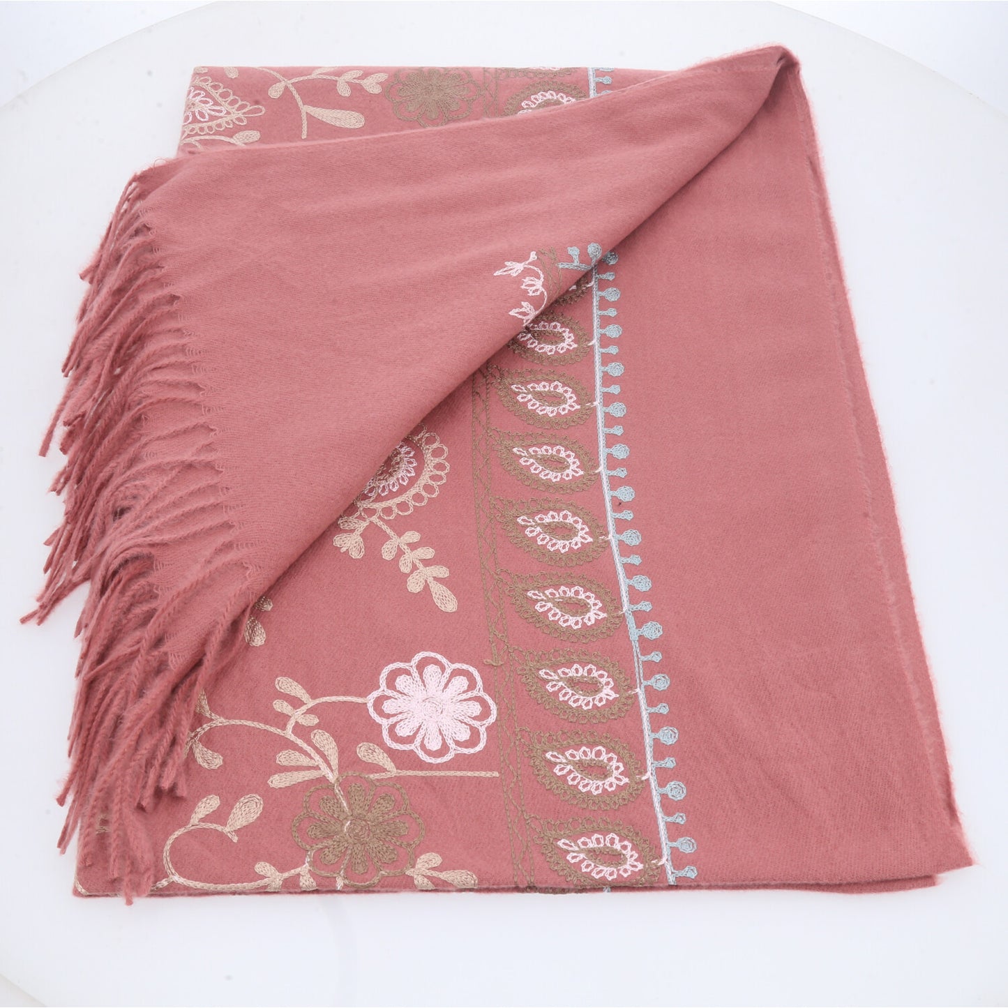 Cachecol com Estampa de Paisley Floral e Acabamento em Franjas Rosa