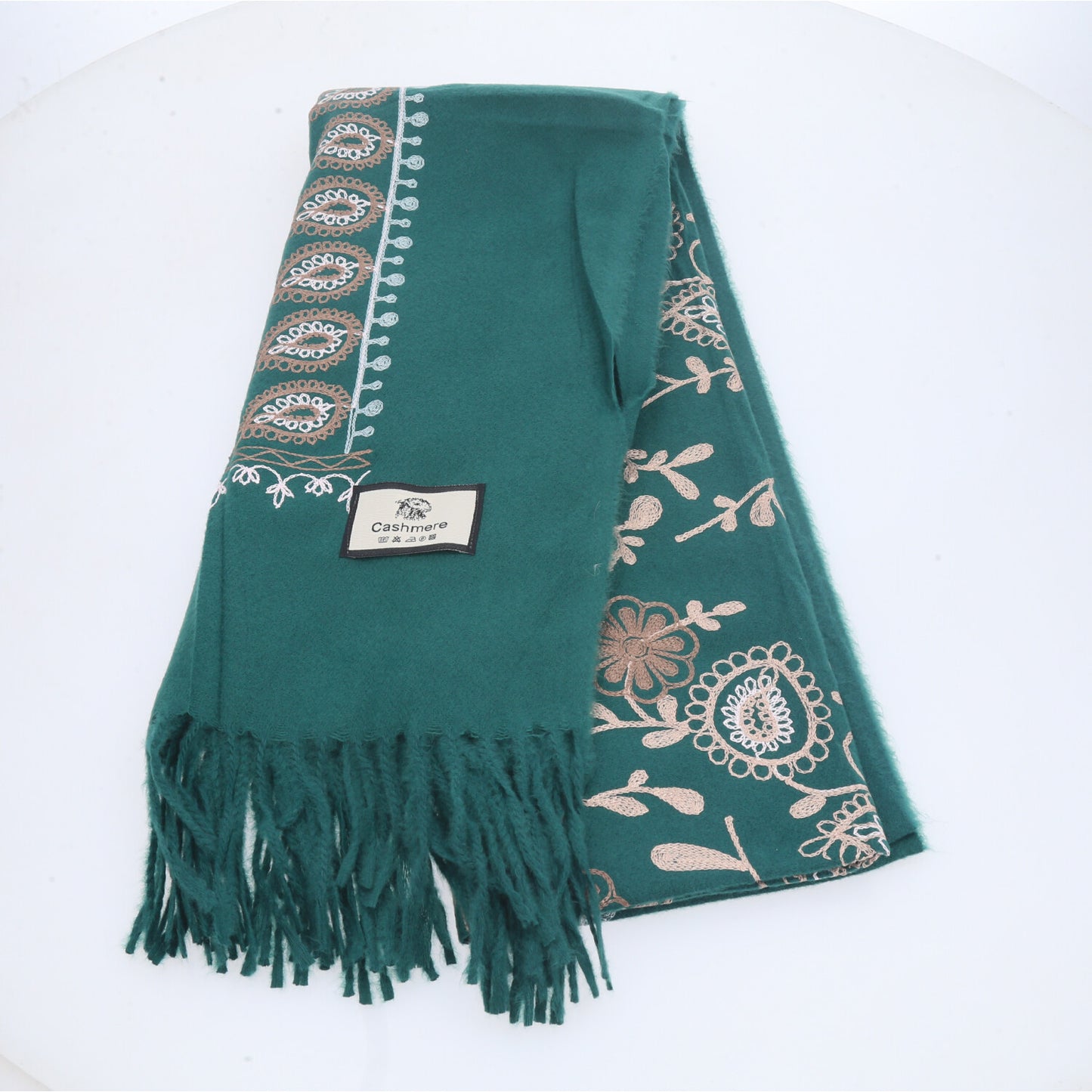 Cachecol com Estampa de Paisley Floral e Acabamento em Franjas Verde