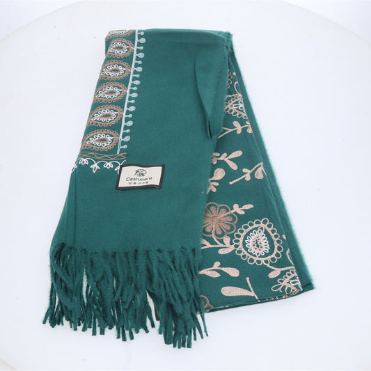 Cachecol com Estampa de Paisley Floral e Acabamento em Franjas Verde