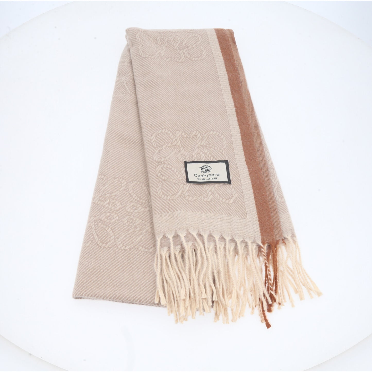 Cachecol com Estampa Boho e Acabamento em Franjas Bege claro