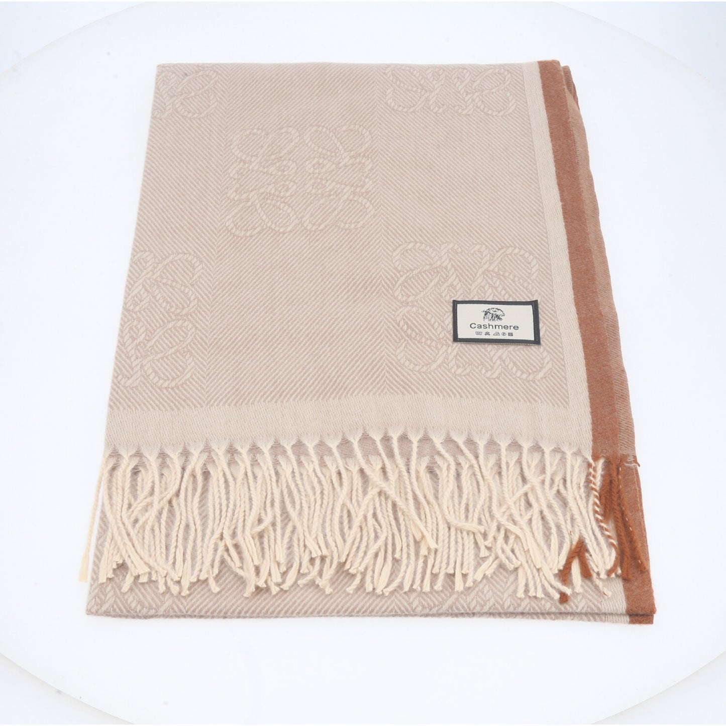 Cachecol com Estampa Boho e Acabamento em Franjas Bege claro