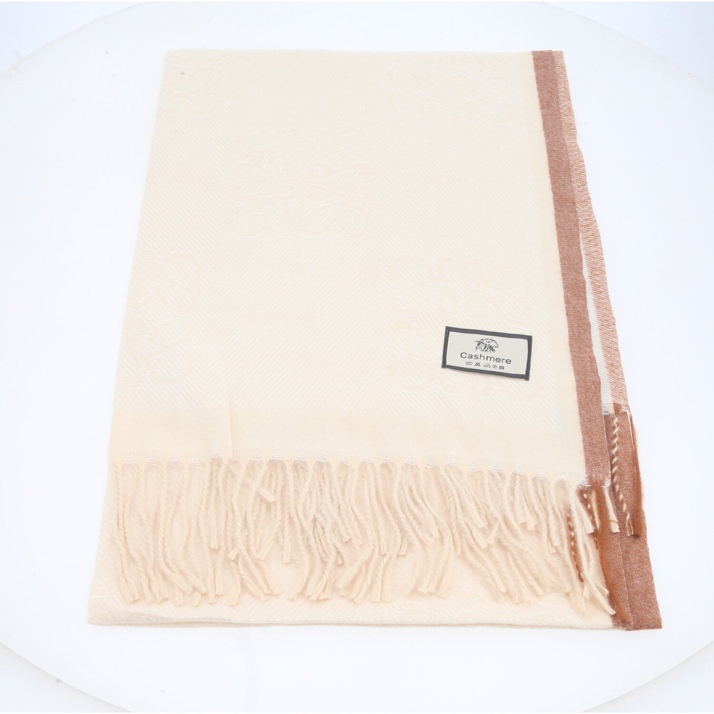 Cachecol com Estampa Boho e Acabamento em Franjas Marfim