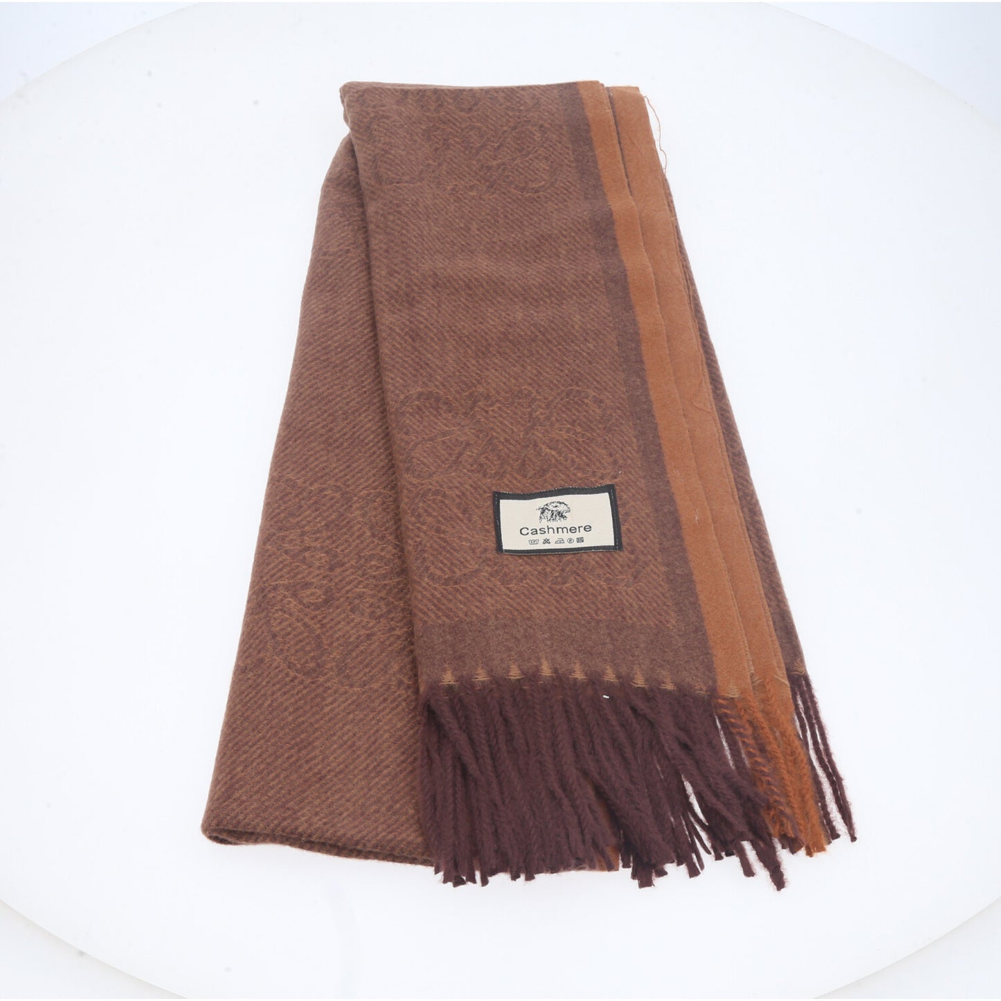 Cachecol com Estampa Boho e Acabamento em Franjas Marrom