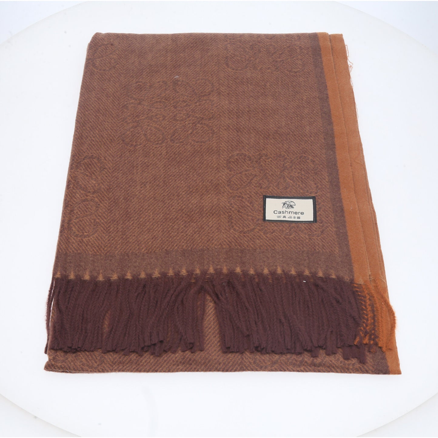 Cachecol com Estampa Boho e Acabamento em Franjas Marrom