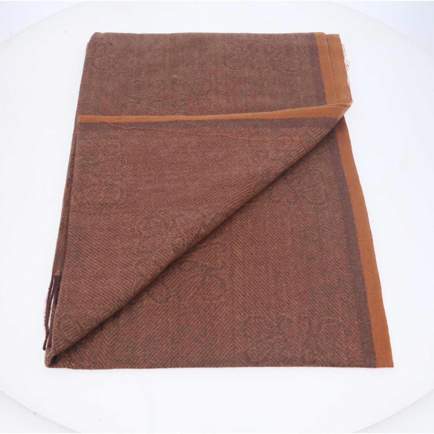 Cachecol com Estampa Boho e Acabamento em Franjas Marrom