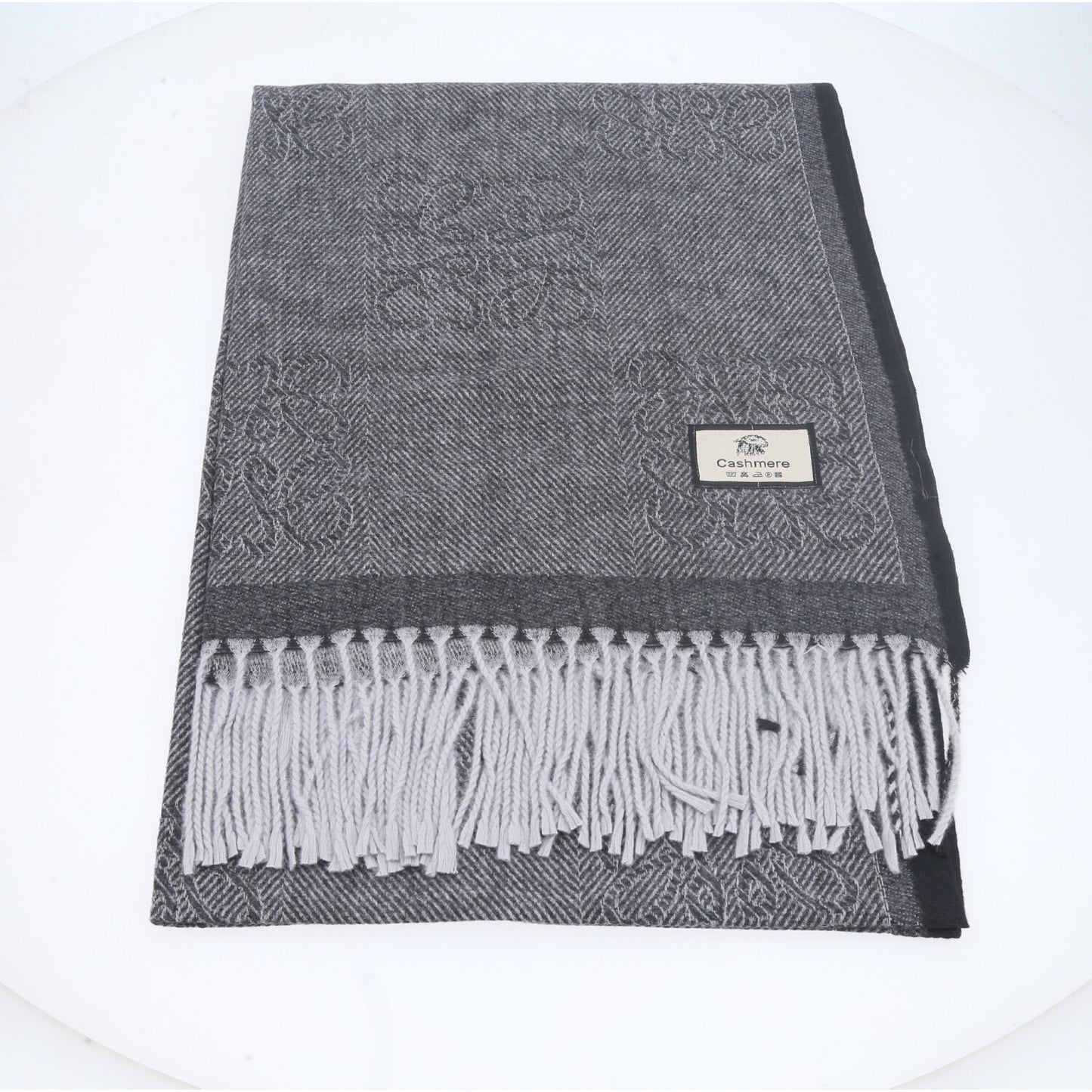 Cachecol com Estampa Boho e Acabamento em Franjas Preto