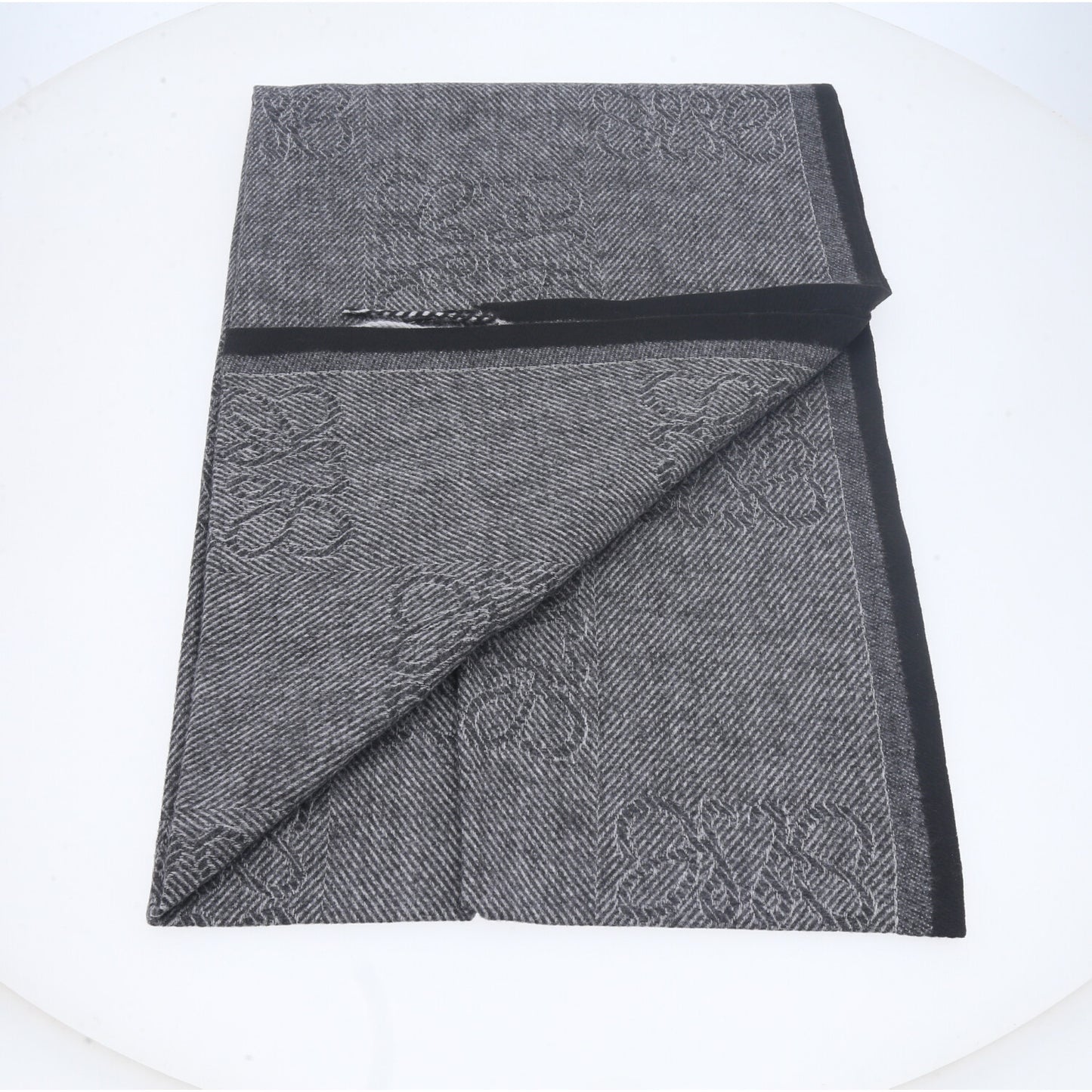 Cachecol com Estampa Boho e Acabamento em Franjas Preto