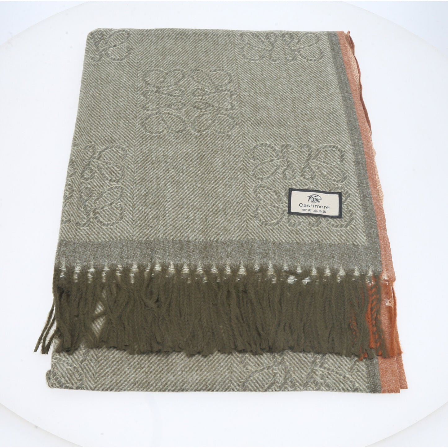 Cachecol com Estampa Boho e Acabamento em Franjas Verde