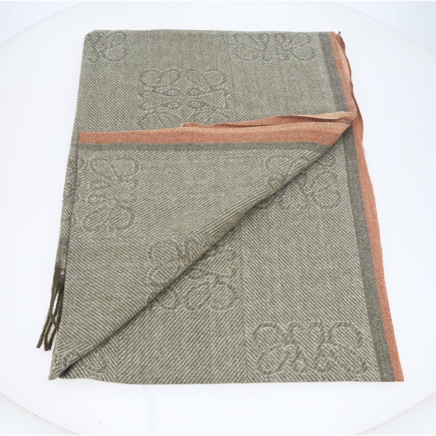 Cachecol com Estampa Boho e Acabamento em Franjas Verde