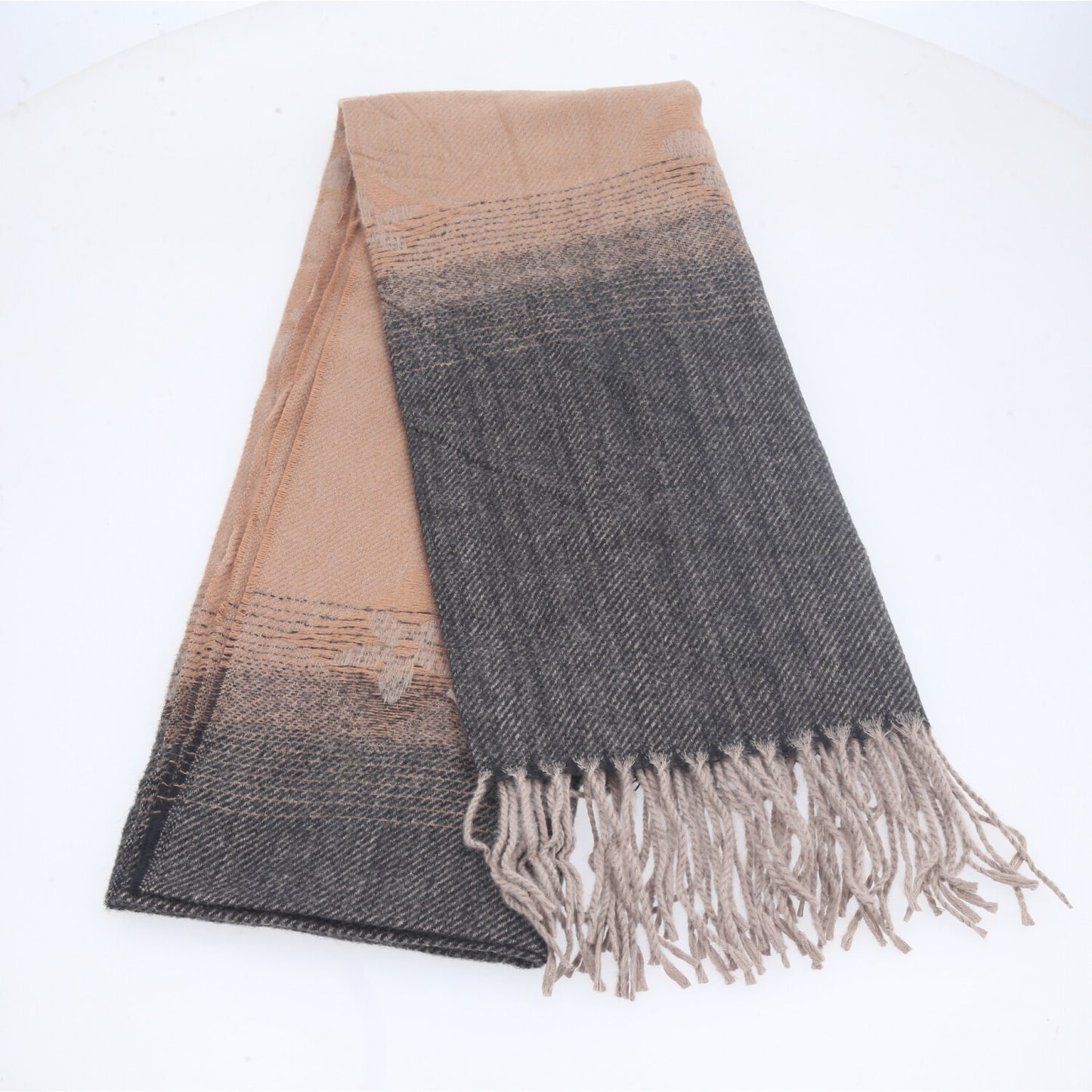 Cachecol Feminino Degradê com Franjas Preto