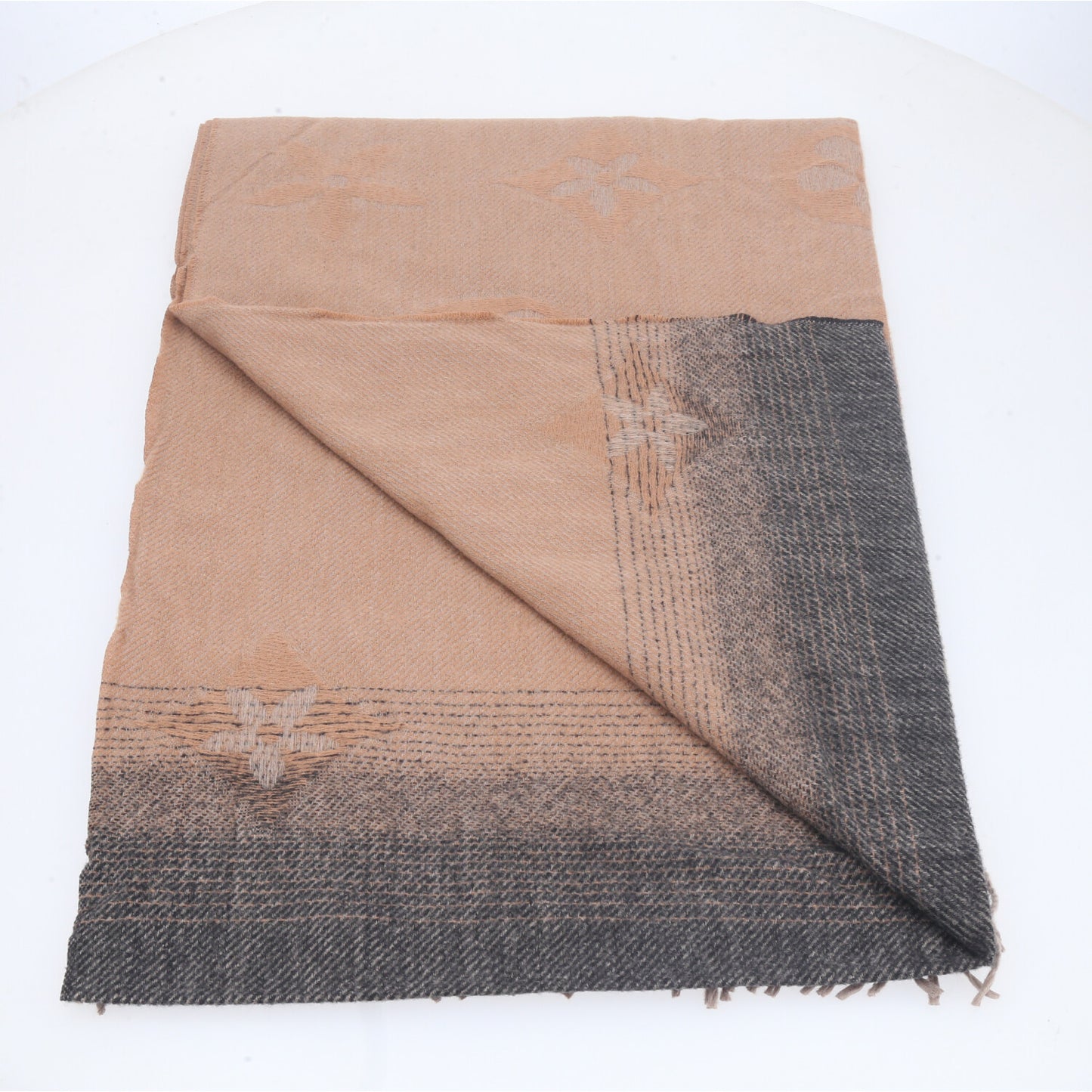 Cachecol Feminino Degradê com Franjas Preto
