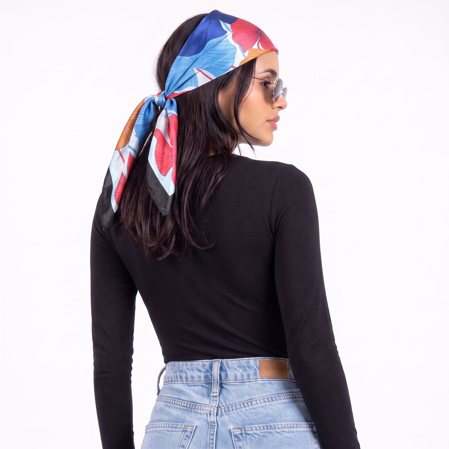 Lenço de Cetim com Estampa Floral Azul