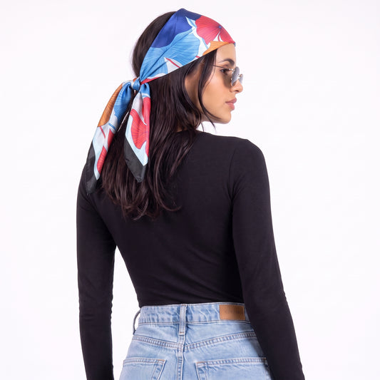Lenço de Cetim com Estampa Floral Azul