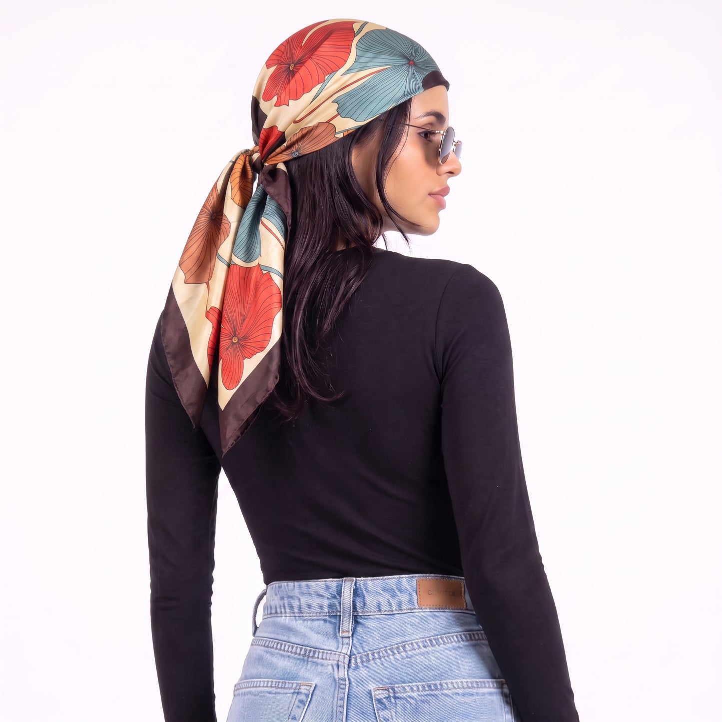 Lenço de Cetim com Estampa Floral Marrom