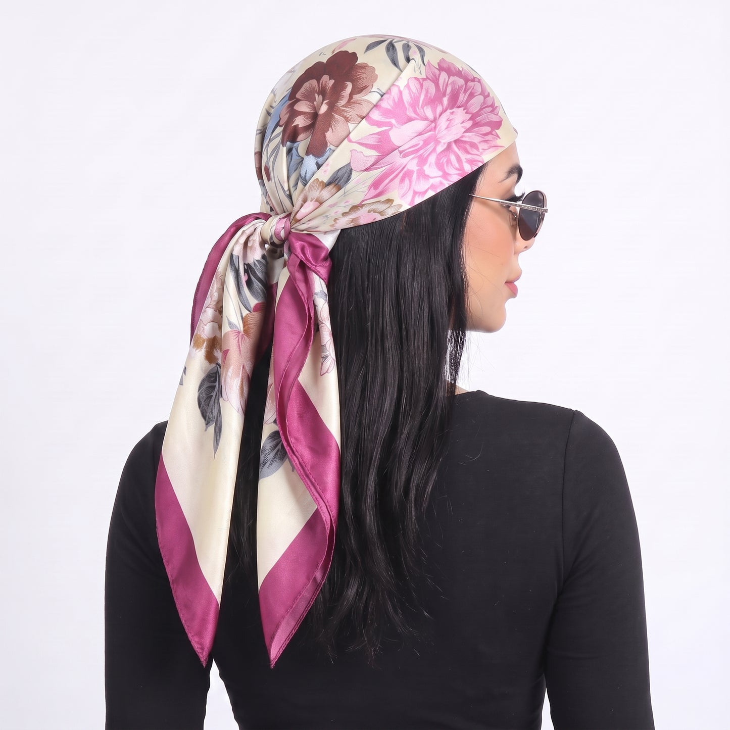 Lenço de Cetim com Estampa Floral Elegante Roxo