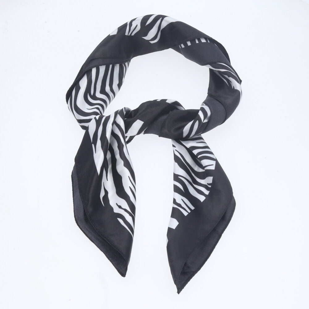 Lenço de Cetim Feminino com Estampa de Zebra Preto