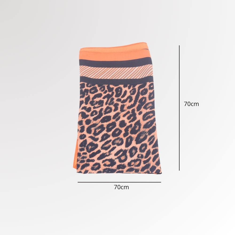 Lenço de Cetim com Estampa Animal Print Laranja