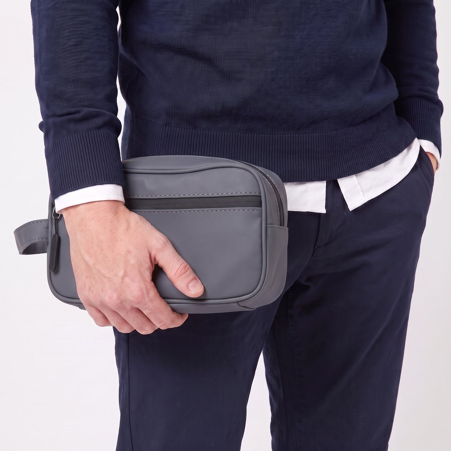 Nécessaire Masculina com Bolso Frontal e Alça Lateral Cinza