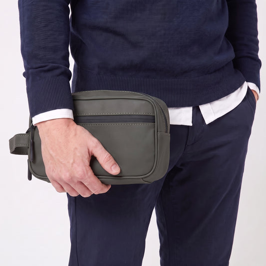 Nécessaire Masculina com Bolso Frontal e Alça Lateral Verde