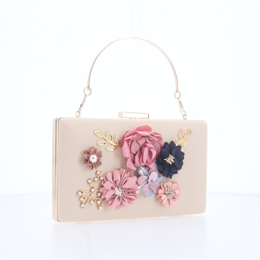 Bolsa Festa Feminina com Flores Aplicadas Marfim