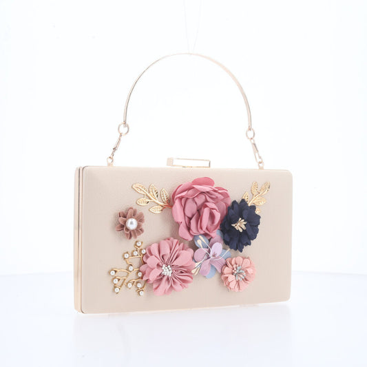Bolsa Festa Feminina com Flores Aplicadas Marfim