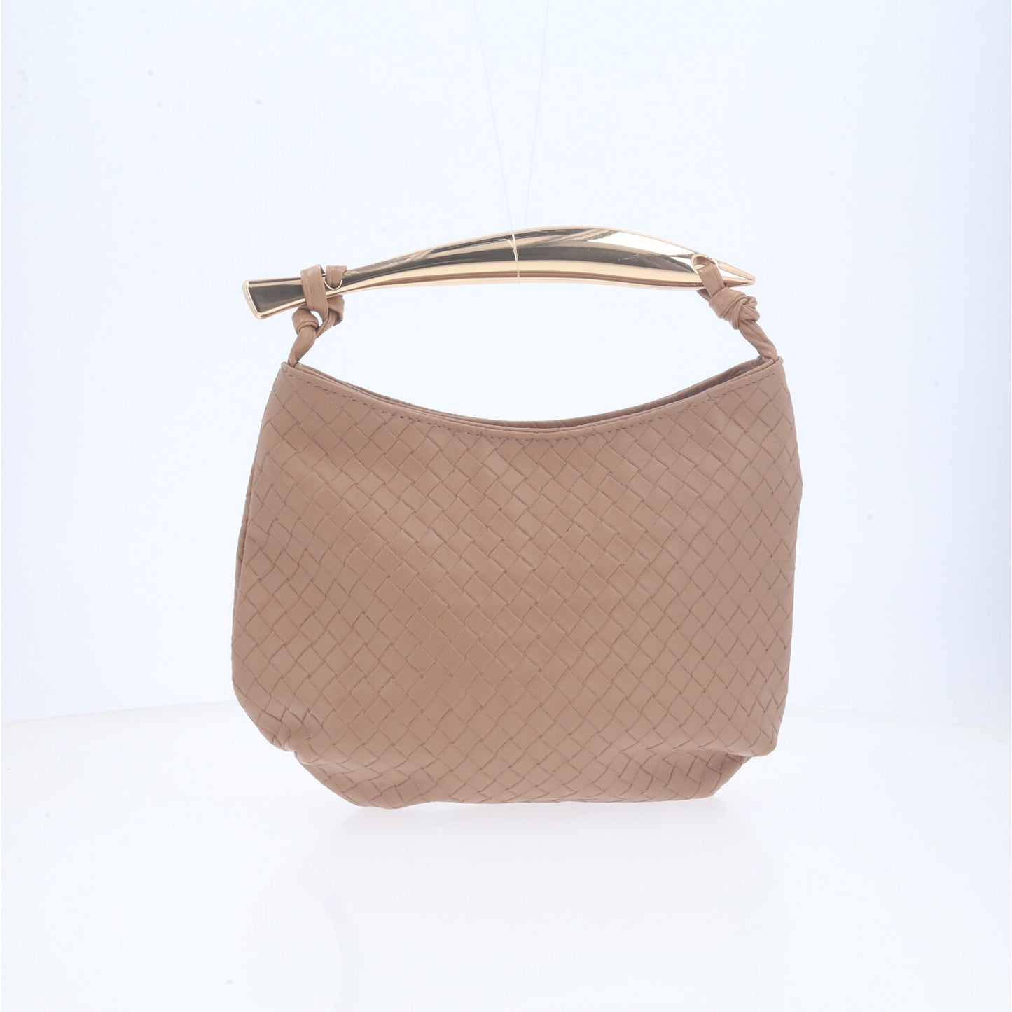 Bolsa Clutch Trançada com Alça Metalizada Caramelo