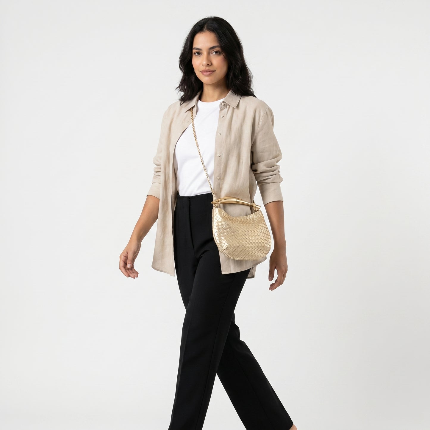 Bolsa Clutch Trançada com Alça Metalizada Ouro