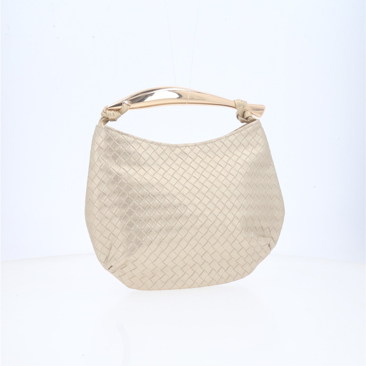 Bolsa Clutch Trançada com Alça Metalizada Ouro