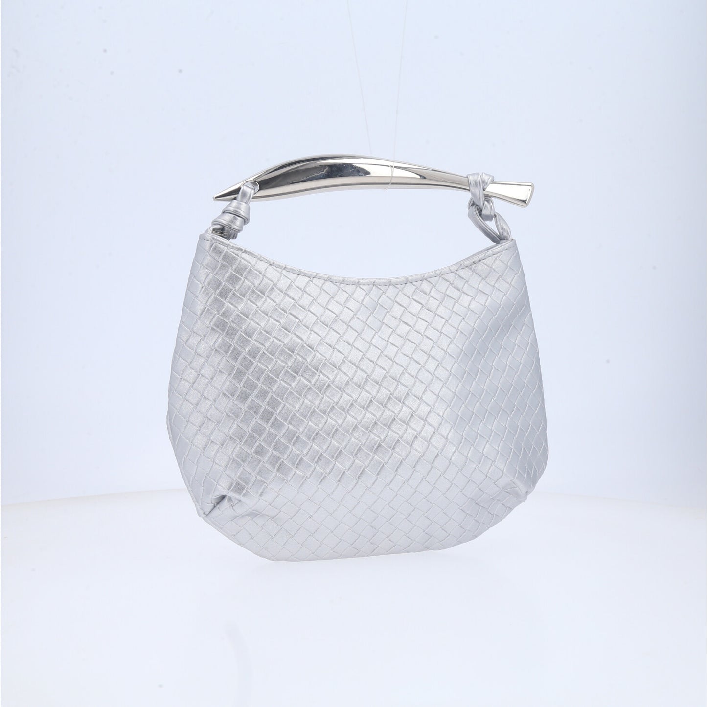Bolsa Clutch Trançada com Alça Metalizada Prata