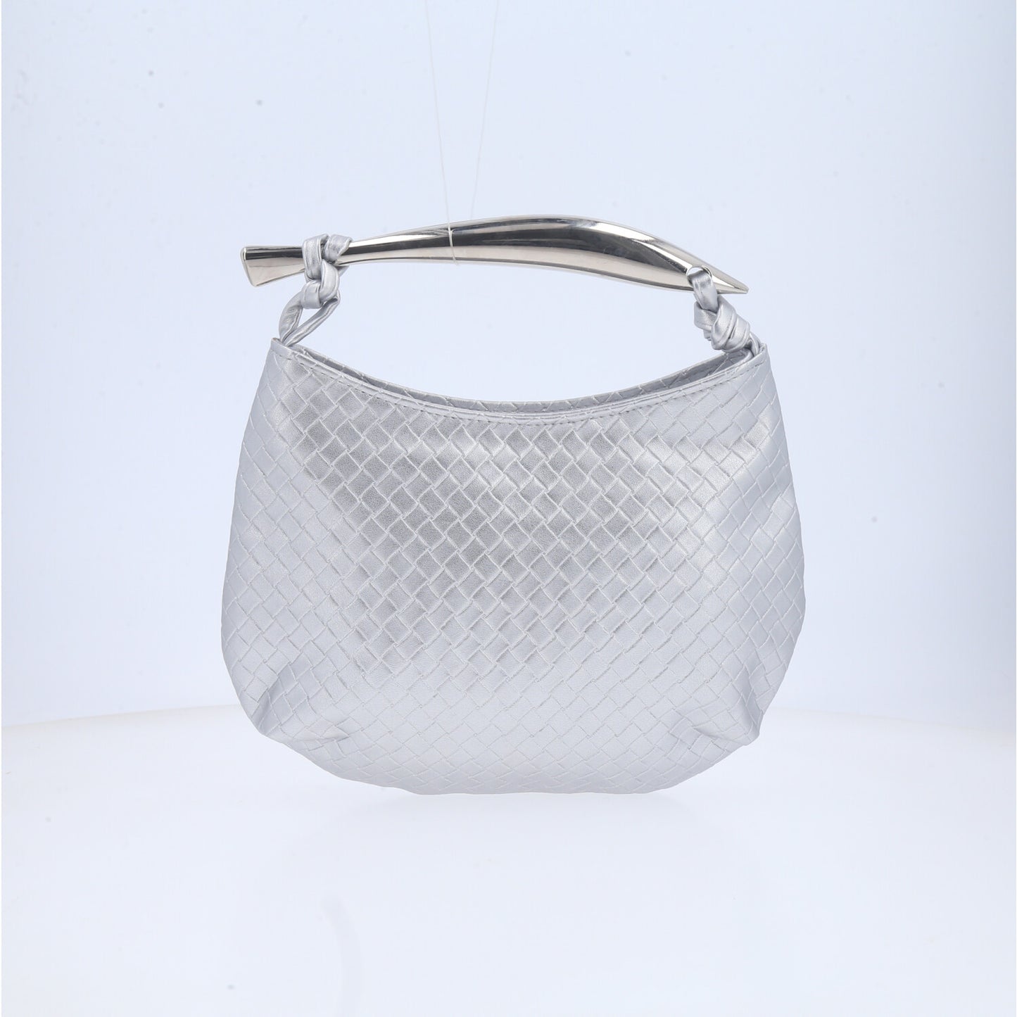 Bolsa Clutch Trançada com Alça Metalizada Prata