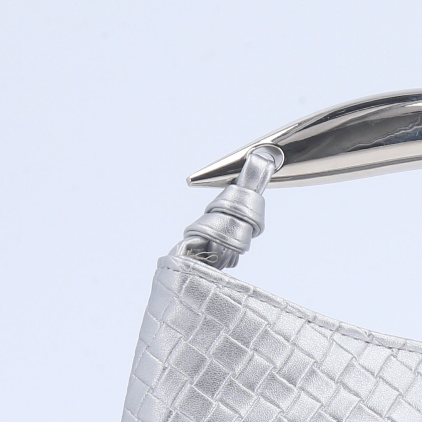 Bolsa Clutch Trançada com Alça Metalizada Prata