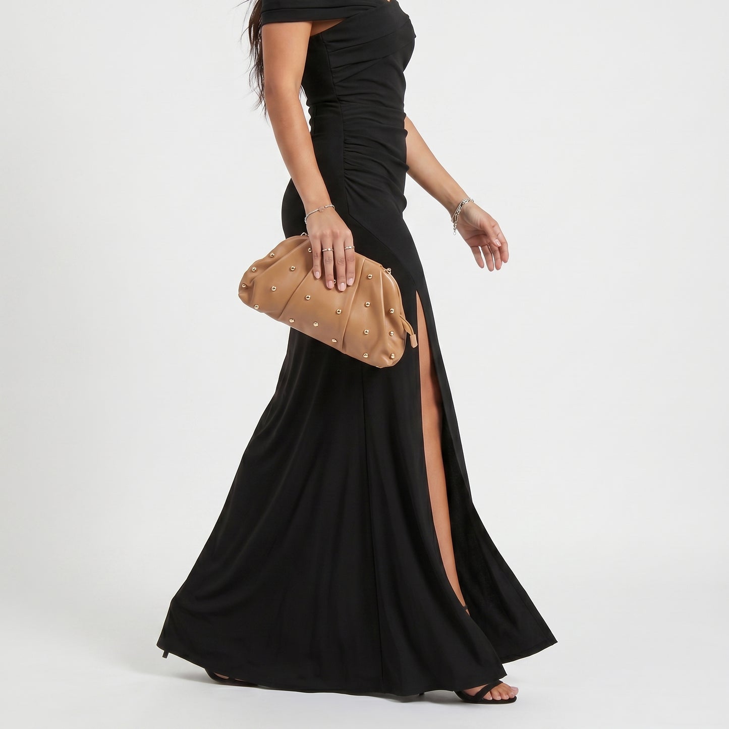 Bolsa Clutch Feminina para Festa com Tachas Douradas Marrom