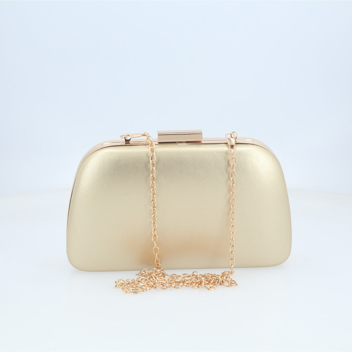 Bolsa Clutch com Acabamento Liso Ouro claro