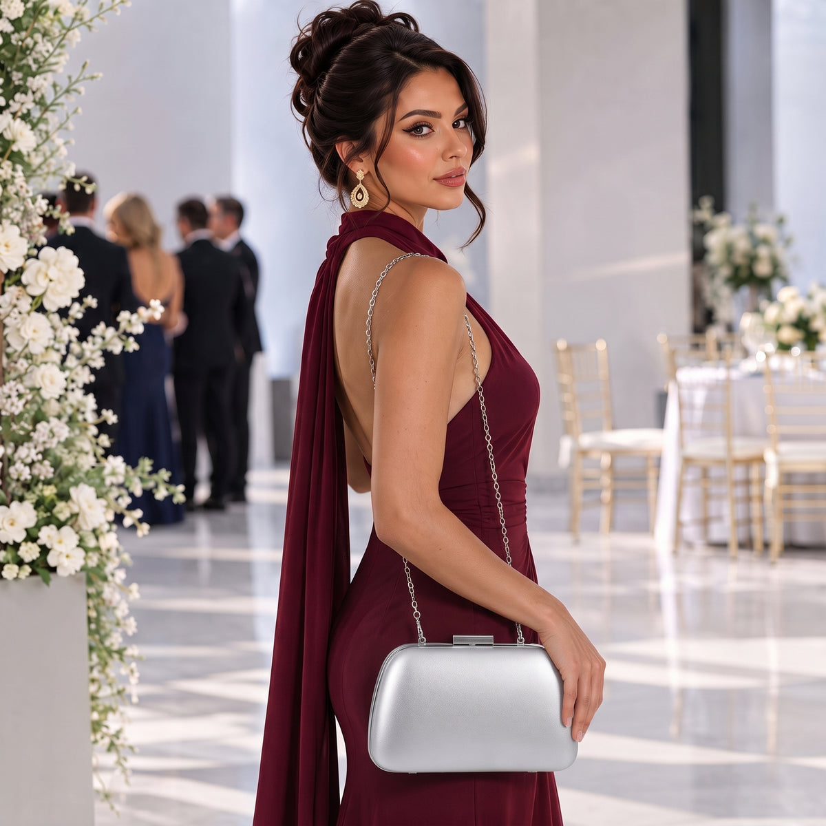 Bolsa Clutch com Acabamento Liso Prata