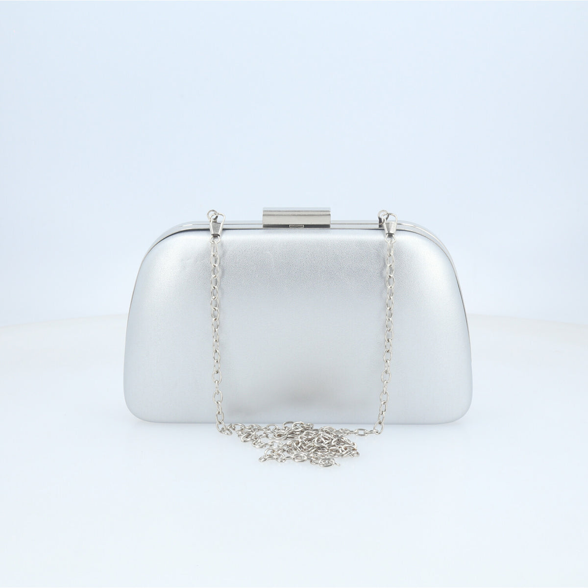 Bolsa Clutch com Acabamento Liso Prata