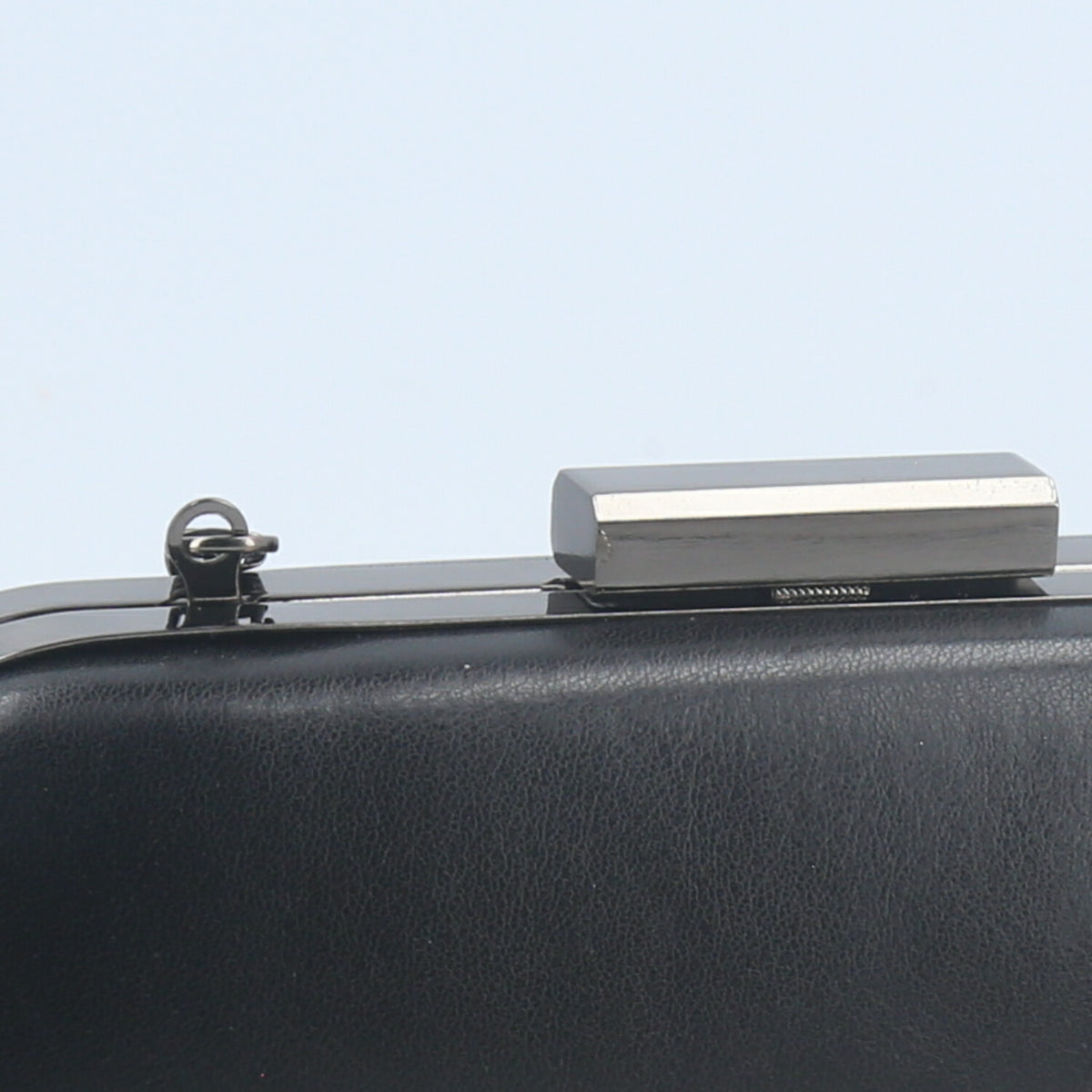 Bolsa Clutch com Acabamento Liso Preto