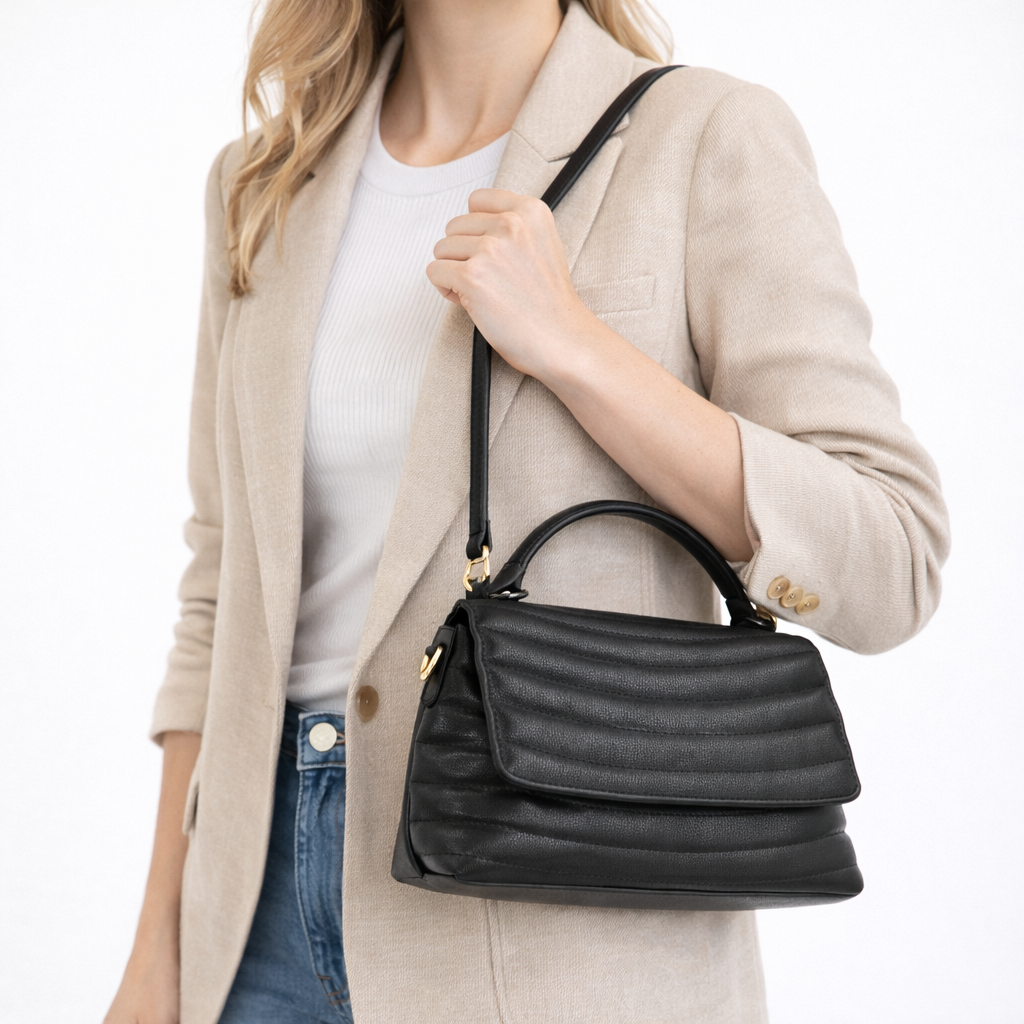 Bolsa Feminina de Couro Matelasse com alça Fixa Preto