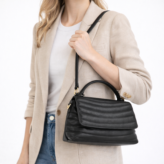 Bolsa Feminina de Couro Matelasse com alça Fixa Preto