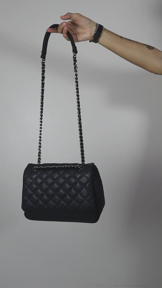Bolsa de Couro em Design Matelassê com Alça de Corrente Marrom