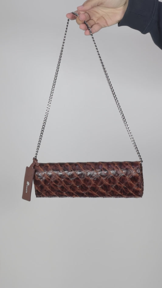 Bolsa Baguete em Couro de Pirarucu com Alça de Corrente  Prata velha
