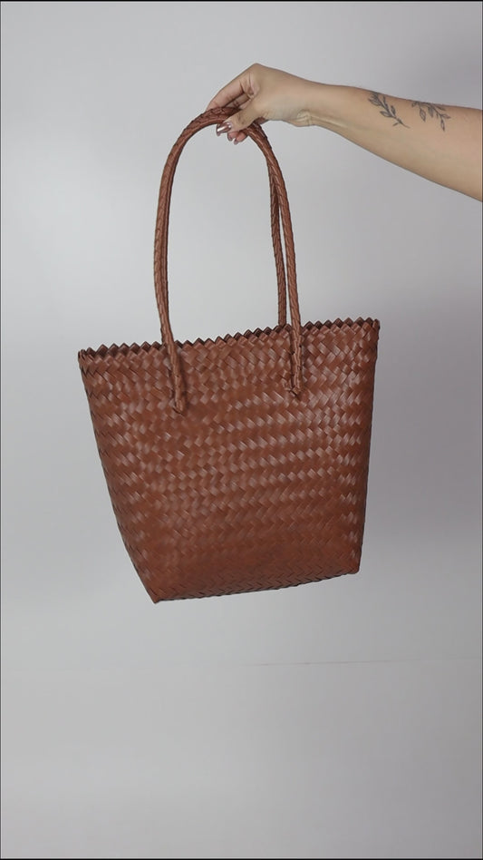 Bolsa de Praia em Palha Trançada com Alça de Ombro Fixa Caramelo